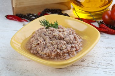 Konserve ton balığı et