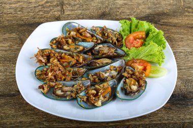 Taze midye sarımsak ile