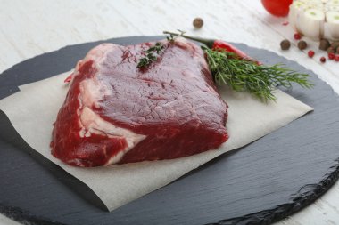 çiğ antrikot biftek