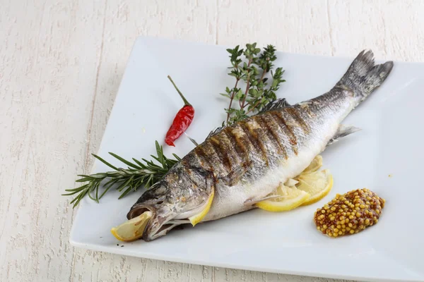 Peixes de fundo marinho grelhados — Fotografia de Stock