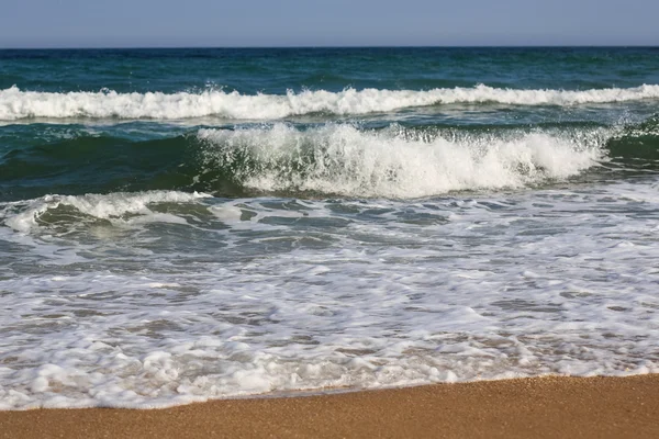 Costa del Mar Negro con olas —  Fotos de Stock