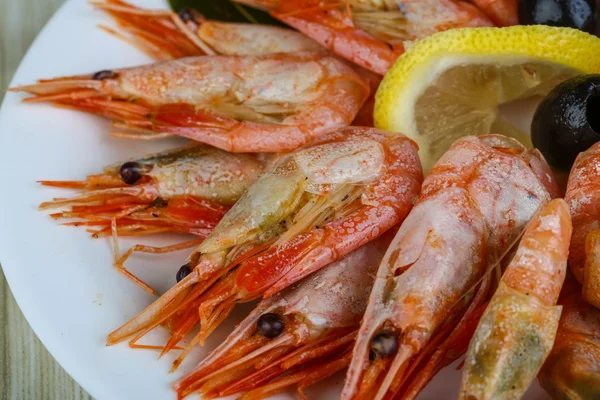 Collation aux crevettes bouillies — Photo