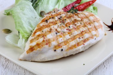 Izgara tavuk göğsü.