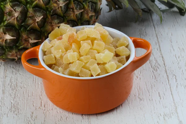 Сладкий сушеный ананас — стоковое фото