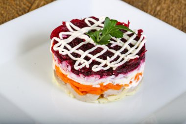 Rus ringa balığı salatası