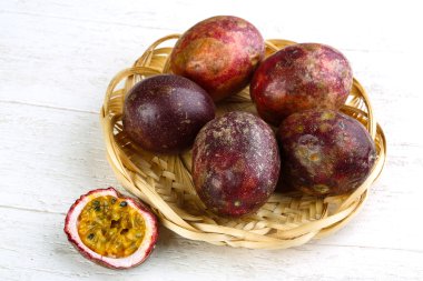 Tatlı tropikal tutku meyve