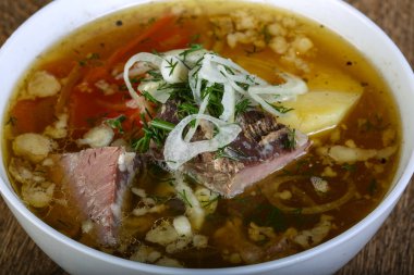 Geleneksel kuzu çorbası