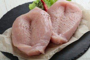 çiğ hindi göğsü