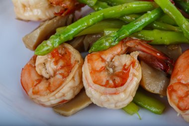 Karides ve kuşkonmaz