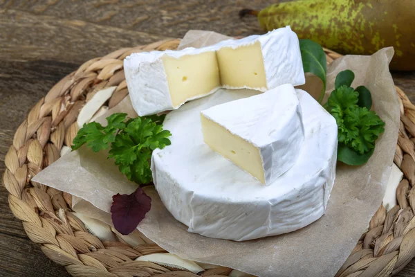 Delicioso queijo camembert — Fotografia de Stock