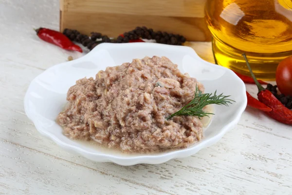 Canned tuna meat