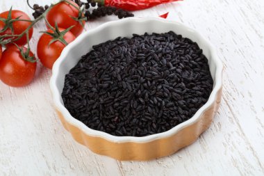 Ham siyah yabani pirinç