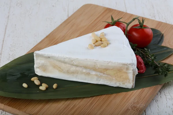Delicioso queso Brie —  Fotos de Stock