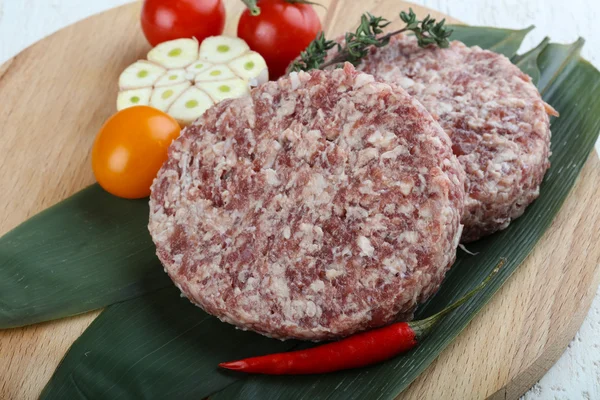 Raw burger cutlet — Stock Photo, Image