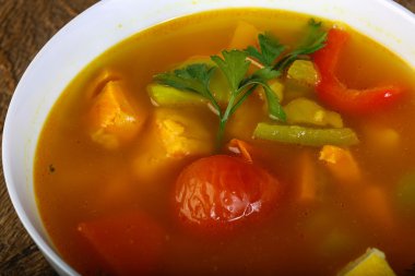 Sıcak somon çorbası