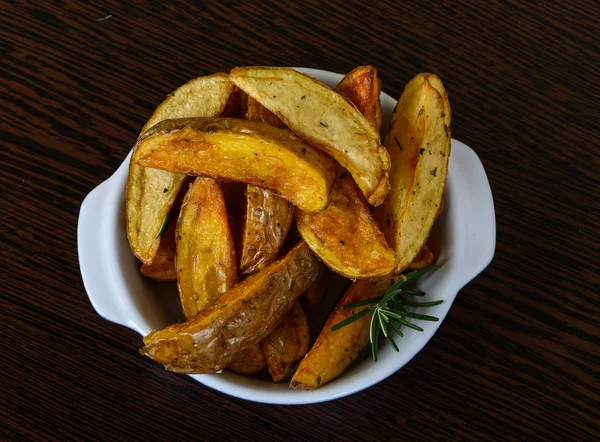 Традиционный жареный картофель — стоковое фото