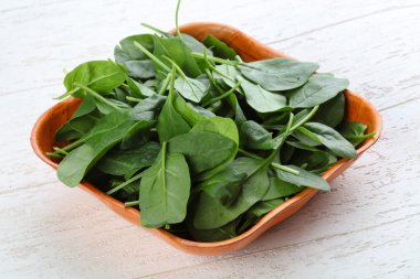 Ispanak yaprakları sepet