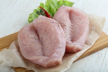 çiğ hindi göğsü