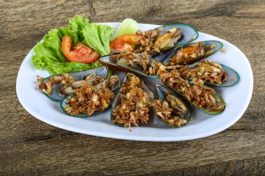 Taze midye sarımsak ile