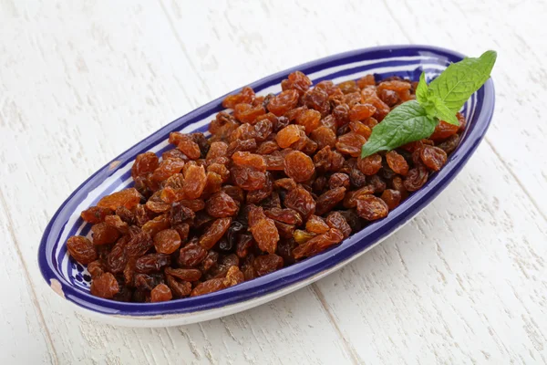 Raisins in the bowl — Stock Photo, Image