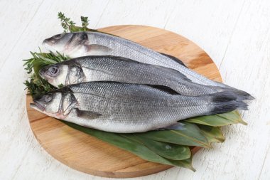 Levrek yemek pişirmek için hazır