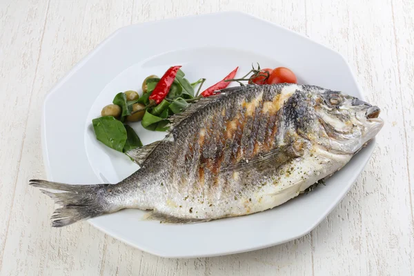 Pescado Dorado a la parrilla — Foto de Stock