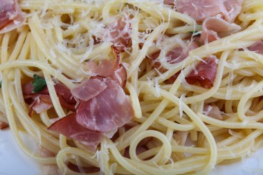 lezzetli makarna carbonara