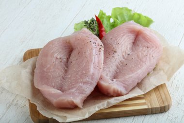 çiğ hindi göğsü