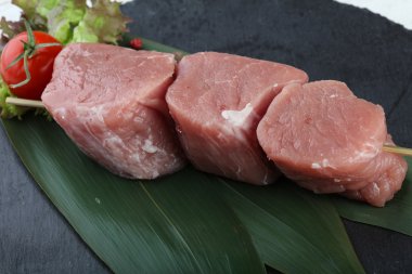 Çiğ domuz fileto mignon