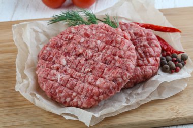 Çiğ burger pirzola