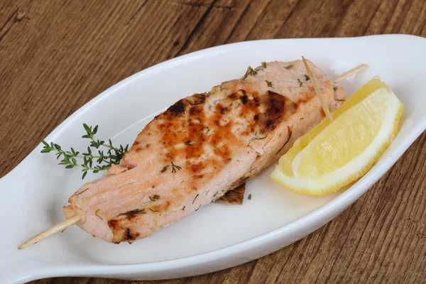 Spiedino di salmone al forno — Foto Stock