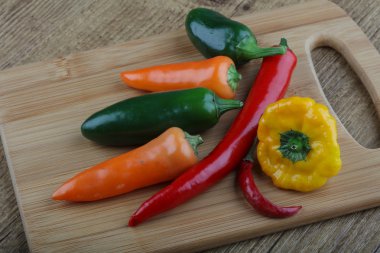 Taze olgun biber karışımı