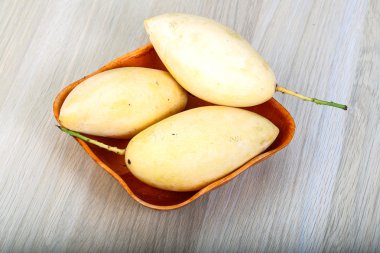 Sarı olgun mango