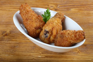 Kızarmış tavuk bacağı.