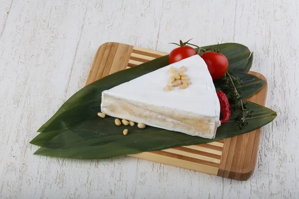 Köstlicher Brie-Käse — Stockfoto