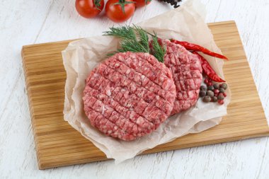 Çiğ burger pirzola