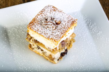 Tatlı beyaz kek Fındıklı