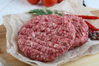 Çiğ burger pirzola