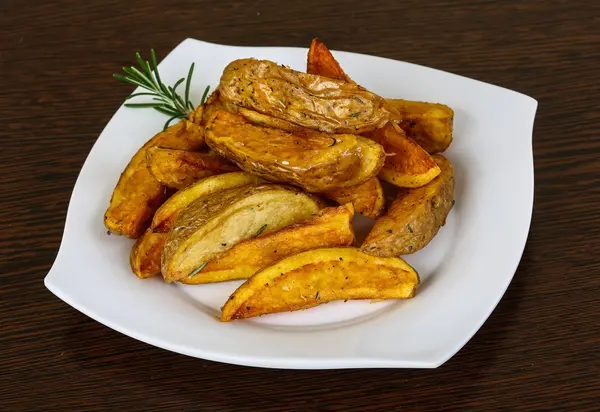 Вкусный жареный картофель — стоковое фото
