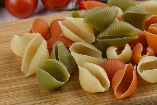 Ruwe schelpen macaroni — Stockfoto