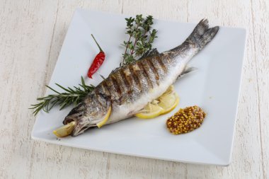 Lezzetli ızgara levrek