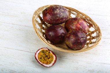 Tatlı tropikal tutku meyve