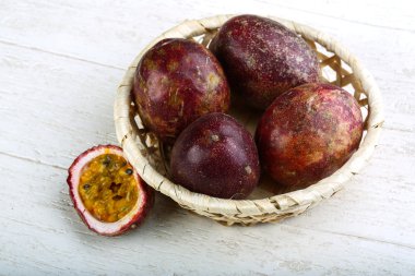 Tatlı tropikal tutku meyve