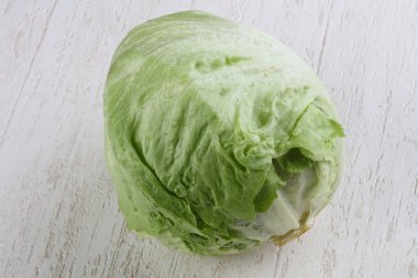 Taze olgun buzdağı salatası