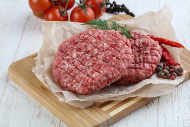 Çiğ burger pirzola