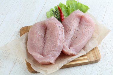 çiğ hindi göğsü