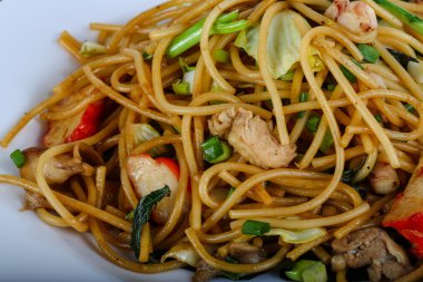 Deniz ürünleri ile Asya makarna