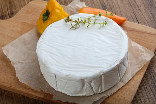 Delicioso queijo camembert — Fotografia de Stock