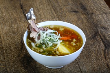 Kuzu ile sıcak çorba