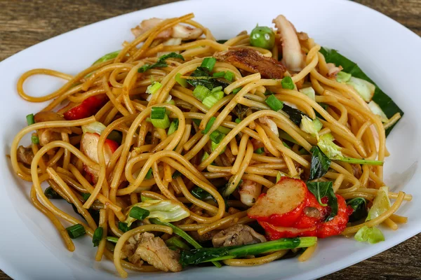 Asian pasta with seafood — Stock Photo, Image